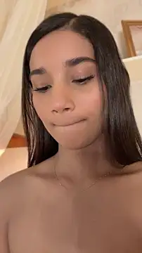 AlessiaVallmont online show from 04/15/26, 08:09