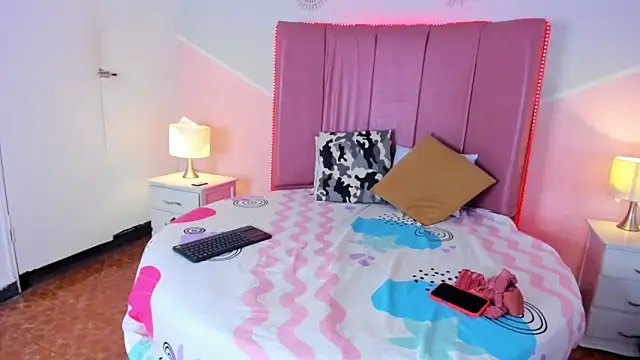 Snapshot of _ashley_thompson_ chatting on 02/21/26, 08:00 ashley thompson online show from 02/21/26, 08:00