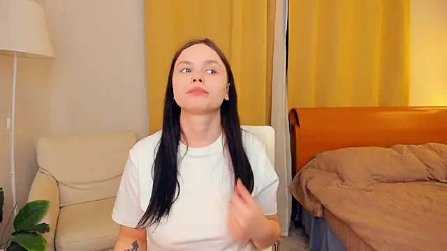 Snapshot of LeilaErcolani chatting on 03/04/26, 08:38 LeilaErcolani online show from 03/04/26, 08:38