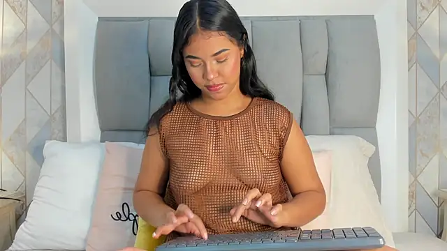 Snapshot of kendall_queen__ chatting on 02/24/26, 11:55 kendall queen online show from 02/24/26, 11:55