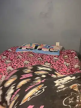 strwbrrymilk online show from 04/18/26, 12:35