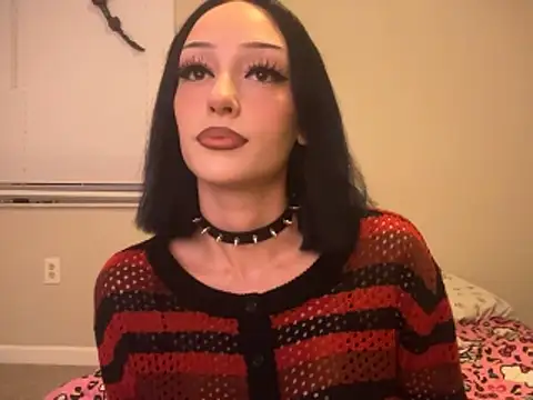 Snapshot of strwbrrymilk chatting on 03/01/26, 01:49 strwbrrymilk online show from 03/01/26, 01:49