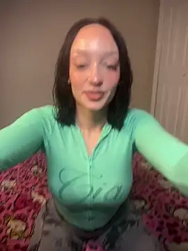 strwbrrymilk online show from 04/04/26, 01:34