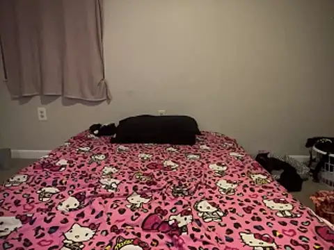 Snapshot of strwbrrymilk chatting on 02/23/26, 03:52 strwbrrymilk online show from 02/23/26, 03:52