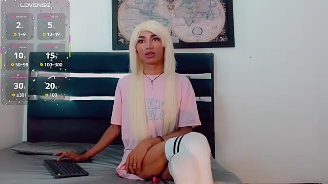 Snapshot of suzume_Mendez chatting on 02/28/26, 11:43 suzume Mendez online show from 02/28/26, 11:43