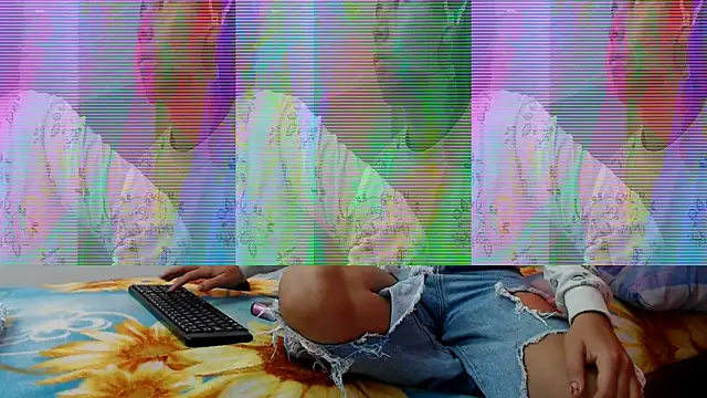 Snapshot of skinnysexy18 chatting on 02/25/26, 01:11 skinnysexy18 online show from 02/25/26, 01:11