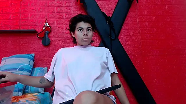 Snapshot of skinnysexy18 chatting on 03/01/26, 01:11 skinnysexy18 online show from 03/01/26, 01:11