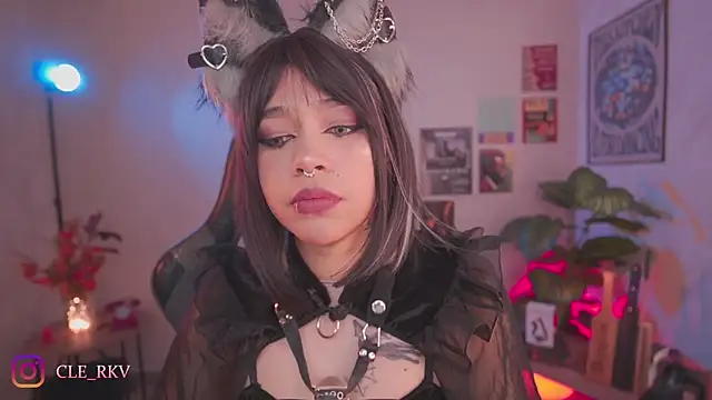 violette clerk1  online show from 04/12/26, 06:22