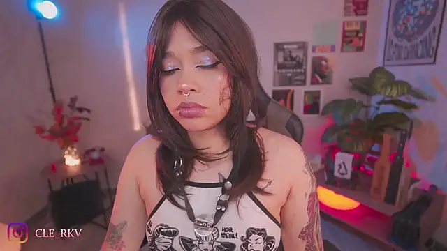 violette clerk1  online show from 03/28/26, 10:22