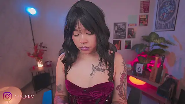 violette clerk1  online show from 04/05/26, 09:32