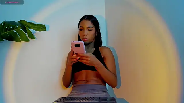 zara leee online show from 04/14/26, 10:26