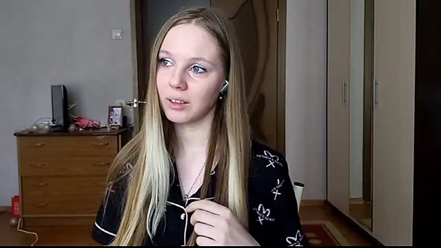 VictoriaDeese online show from 02/22/26, 04:37