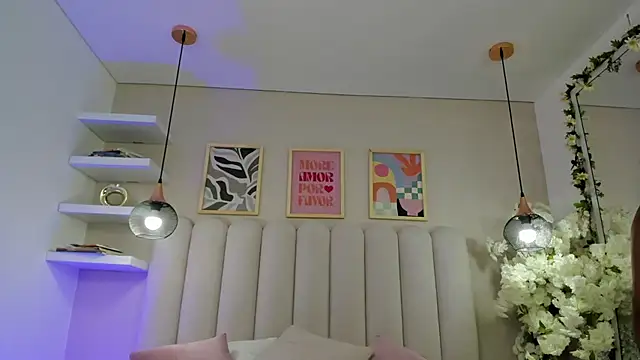 Mia Bailey  online show from 04/07/26, 03:08