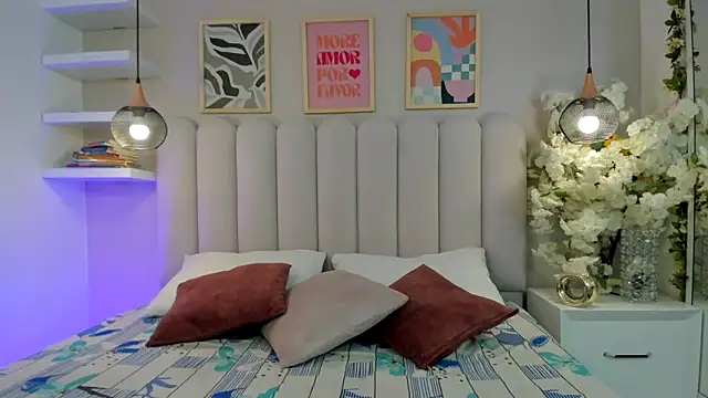 Mia Bailey  online show from 03/25/26, 03:06