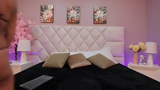 Mia Bailey  online show from 04/11/26, 03:14