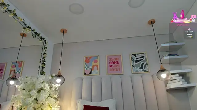 Mia Bailey  online show from 04/30/26, 03:02