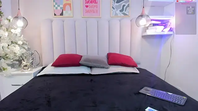 Mia Bailey  online show from 05/09/26, 05:11