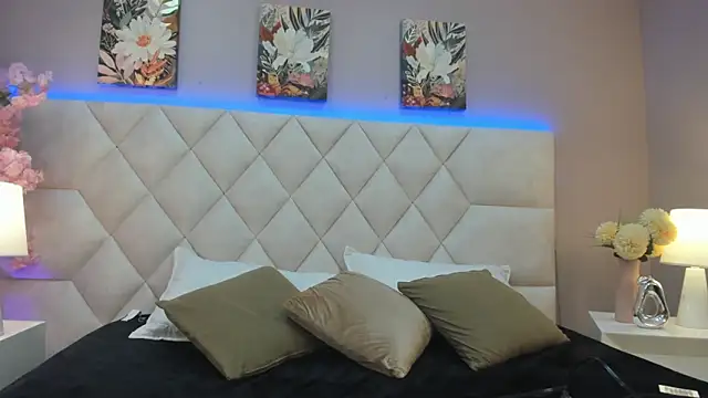 Mia Bailey  online show from 04/14/26, 03:22