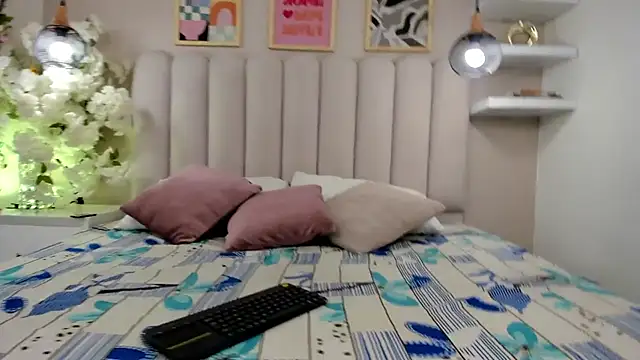 Mia Bailey  online show from 04/02/26, 03:02