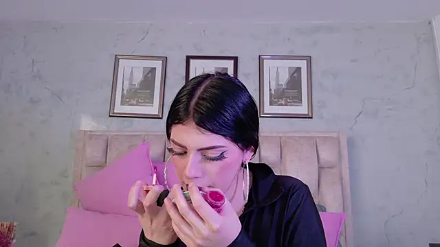 IsabellaRossi online show from 04/23/26, 05:36