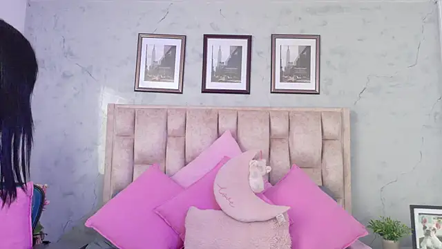 IsabellaRossi online show from 05/24/26, 04:18