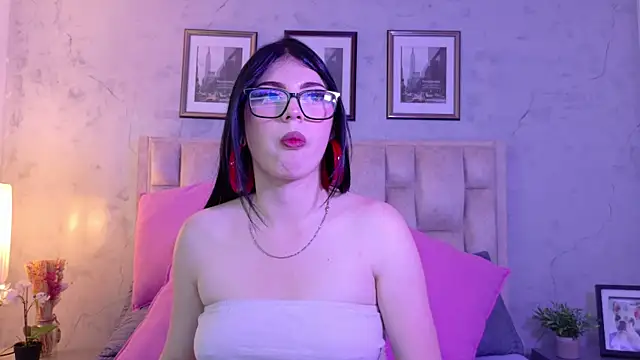 IsabellaRossi online show from 05/06/26, 08:35