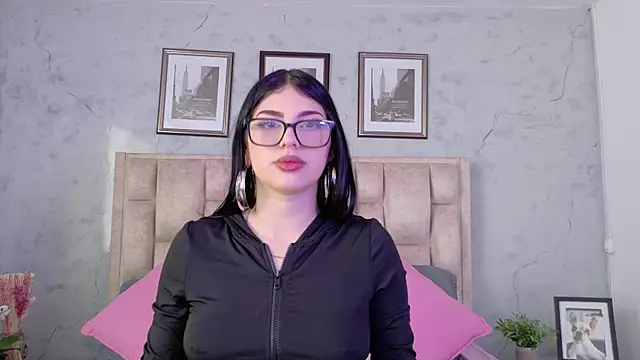 IsabellaRossi online show from 05/19/26, 06:37