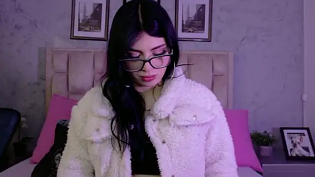 Snapshot of IsabellaRossi chatting on 04/14/26, 05:29 IsabellaRossi online show from 04/14/26, 05:29