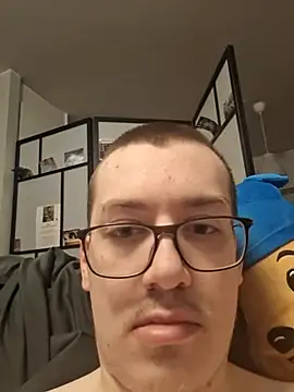 Snapshot of zataeidhagen chatting on 02/18/26, 04:10 zataeidhagen online show from 02/18/26, 04:10