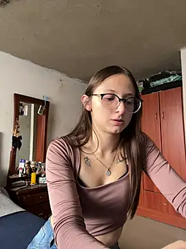 Snapshot of Aria__Rousse03 chatting on 03/03/26, 01:51 Aria Rousse03 online show from 03/03/26, 01:51