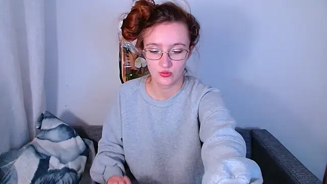 Snapshot of miay_here_ chatting on 05/26/26, 04:49 miay here online show from 05/26/26, 04:49
