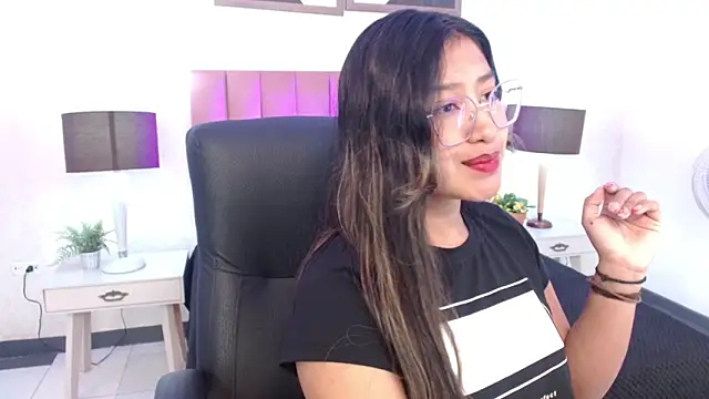 Snapshot of SweetMilie_gh chatting on 02/19/26, 04:09 SweetMilie gh online show from 02/19/26, 04:09