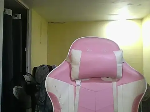 Luna Moonfang online show from 04/19/26, 07:38