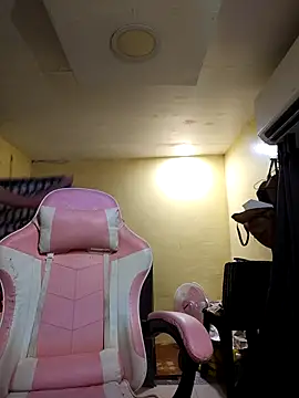 Luna Moonfang online show from 04/24/26, 08:44