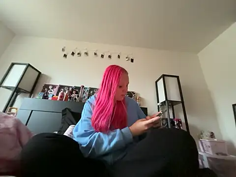 Snapshot of pinkhairfun16 chatting on 02/21/26, 11:07 pinkhairfun16 online show from 02/21/26, 11:07