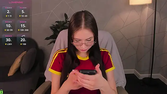 Miaa Hill online show from 04/10/26, 10:55