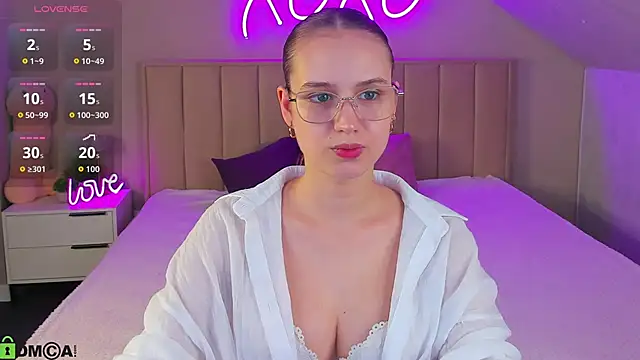Snapshot of Miaa_Hill chatting on 06/15/26, 10:15 Miaa Hill online show from 06/15/26, 10:15