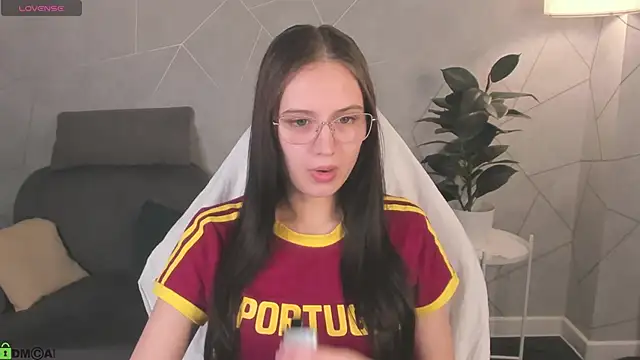 Miaa Hill online show from 04/16/26, 11:33