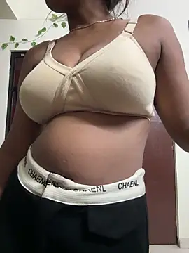 Snapshot of meenu_cuties chatting on 04/30/26, 02:46 meenu cuties online show from 04/30/26, 02:46