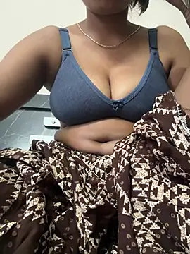 Snapshot of meenu_cuties chatting on 05/08/26, 12:36 meenu cuties online show from 05/08/26, 12:36
