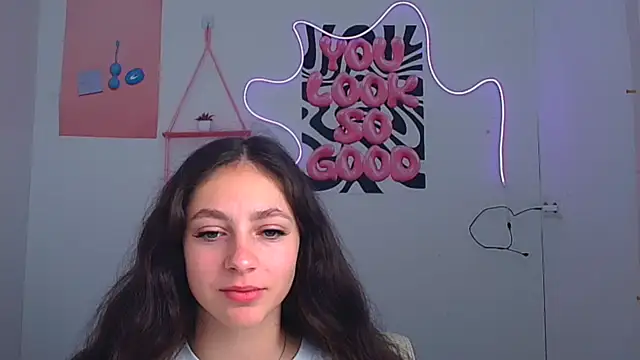 KissMeJulia online show from 06/25/26, 05:34