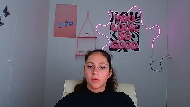 KissMeJulia online show from 07/07/26, 06:58