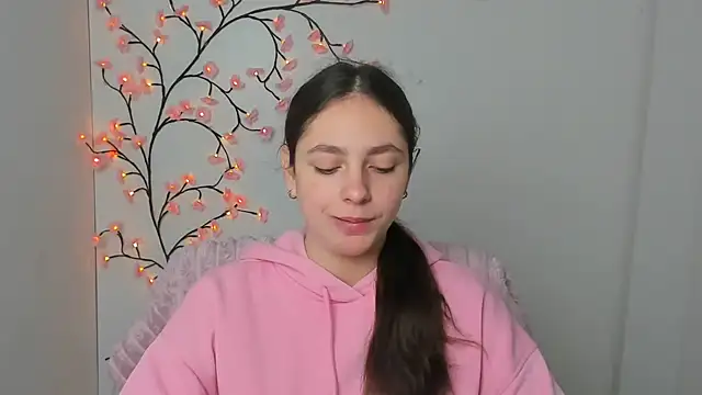 Snapshot of KissMeJulia chatting on 03/13/26, 06:18 KissMeJulia online show from 03/13/26, 06:18