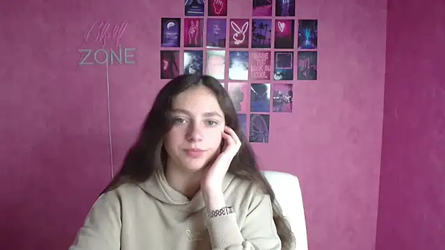 Snapshot of KissMeJulia chatting on 05/15/26, 05:27 KissMeJulia online show from 05/15/26, 05:27