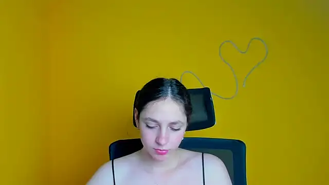 Snapshot of KissMeJulia chatting on 05/19/26, 11:06 KissMeJulia online show from 05/19/26, 11:06