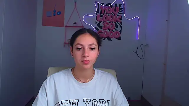 KissMeJulia online show from 07/01/26, 05:30