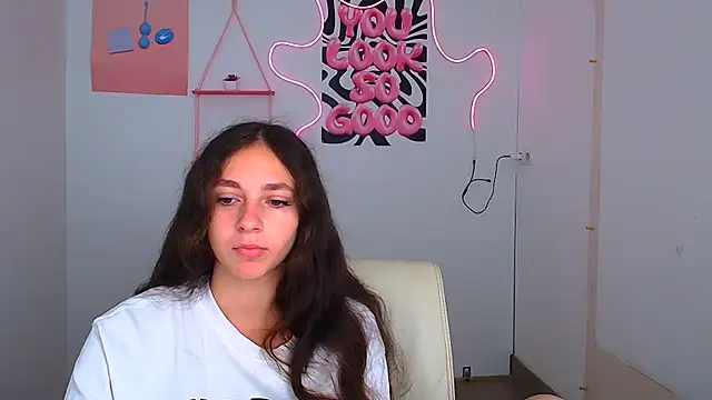 KissMeJulia online show from 08/04/26, 05:34