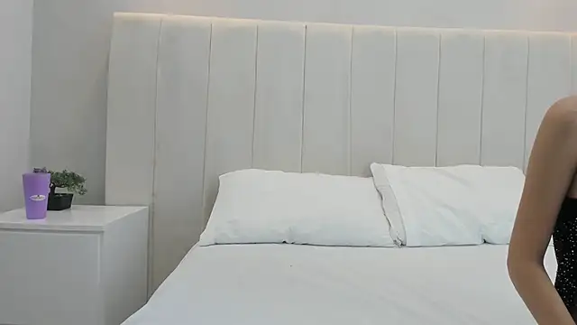 Snapshot of violetta_cutest_ chatting on 03/18/26, 11:24 violetta cutest online show from 03/18/26, 11:24