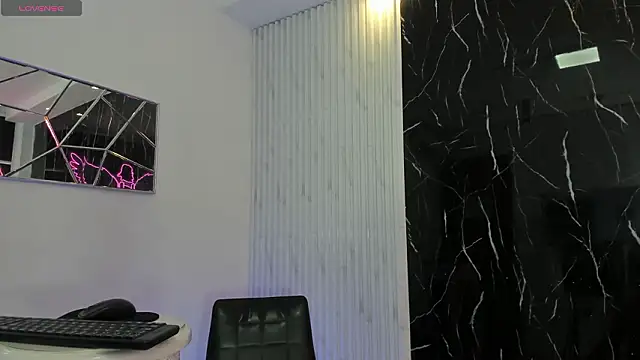 Snapshot of Violette_0 chatting on 02/23/26, 05:02 Violette 0 online show from 02/23/26, 05:02