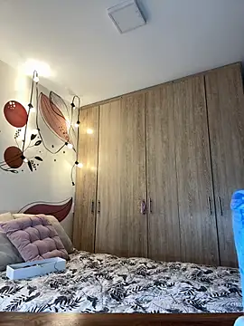 Elisabeth-rodriguez online show from 04/08/26, 05:47